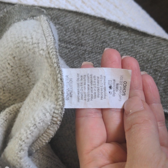 Sweater - Picture 4 of 4